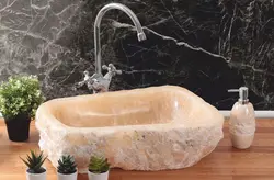 Ванна фотосуретіндегі тас раковина