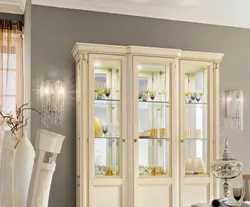 Шкаф со стеклом в гостиную в современном стиле фото