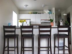 Барные стулья фото в интерьере кухни