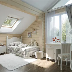 Дизайн спальни с окном в деревянном доме