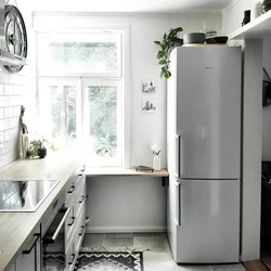 Размещение холодильника в кухне фото