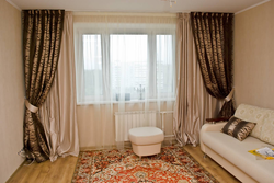 Design of curtains in the hall in the apartment photo