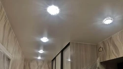 Расположение светильников на натяжном потолке фото в прихожей