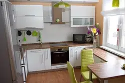 Обычный дизайн маленькой кухни