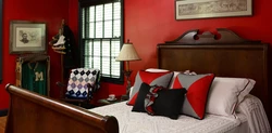 Color combination in the bedroom interior red