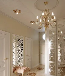 Design with mirrors on all walls in the hallway