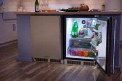 Встраиваемый холодильник в маленькой кухне фото