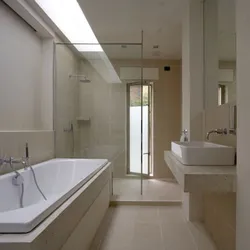 Дизайн ванной стена вдоль ванны