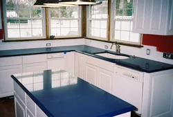 Столешница для голубой кухни фото
