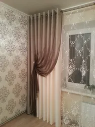 Дызайн акна ў спальні цюллю