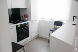 Маленькая кухня дизайн с холодильником и посудомоечной машиной хрущевка