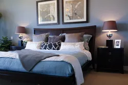 Карычневы з сінім у інтэр'еры спальні