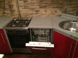 Угловая кухня с посудомоечной машиной фото