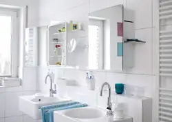 Дизайн ванной с зеркалом шкафчиком
