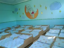 Decorating a bedroom in a kindergarten in photos