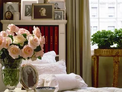 Photos of flowers in the bedroom
