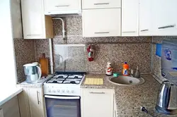 Кухня в хрущевке с колонкой и холодильником дизайн фото планировка