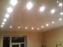 Лампочки для натяжных потолков в зале фото в квартире