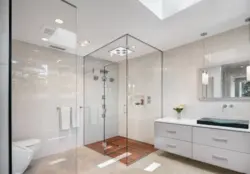 Дизайн ванной комнаты с ограждением