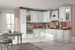Угловые белые классические кухни фото