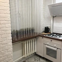 Фото маленьких кухонь с трубами