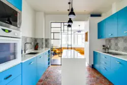 Голубой пол интерьер кухни