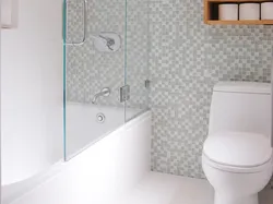 Mozaik plitələrlə kiçik küvet üçün vanna otağı dizaynı