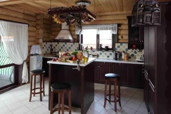 Дизайн кухни в деревянном доме из бревна
