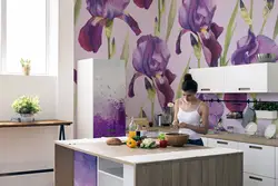 Дизайн кухни с цветком на стене