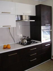 Дизайн кухни с духовым шкафом и варочной панелью