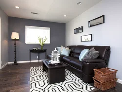 Floor and wall color combination in the living room interior