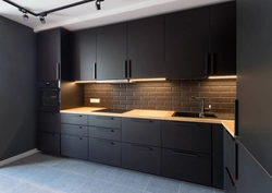 Дизайн черной угловой кухни
