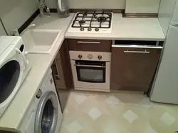 Дызайн кухні з калонкай і пральнай машынкай