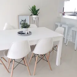 Абедзенны стол на кухню фота белы