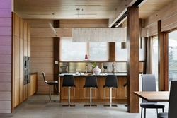Деревянный брус в интерьере кухни