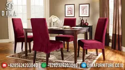 Курсиҳои burgundy дар дохили ошхона