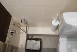 Hamam fotoşəkilində gigiyenik duş