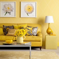Желтая мебель в интерьере гостиной