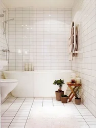 Квадратная плитка в интерьере ванной