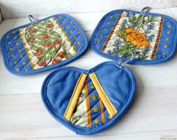 Beautiful Oven Mitts Photo