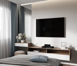 Дизайн спальни с телевизором у окна