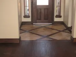 Photo of floors in the hallway and kitchen made of porcelain stoneware