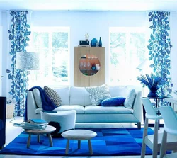 Интерьер гостиной в сине белых тонах