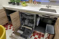 Corner kitchen with dishwasher design