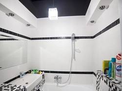 Черный потолок в ванной фото