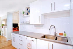 White kitchen apron and countertop design