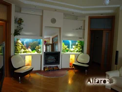 Телевизор и аквариум в гостиной фото