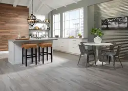 Wood-effect tiles on the wall in the kitchen in the interior