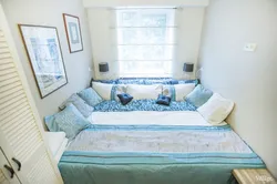 Спальня с диваном фото маленькая комната