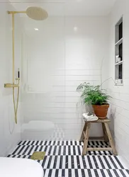 Striped tiles photo bath